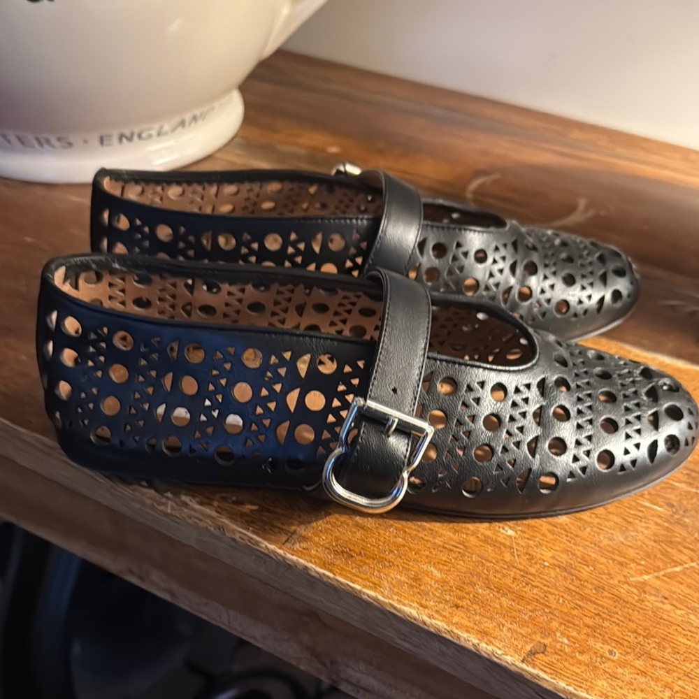 Alaia Black Cutout Flats - Picture 1 of 1